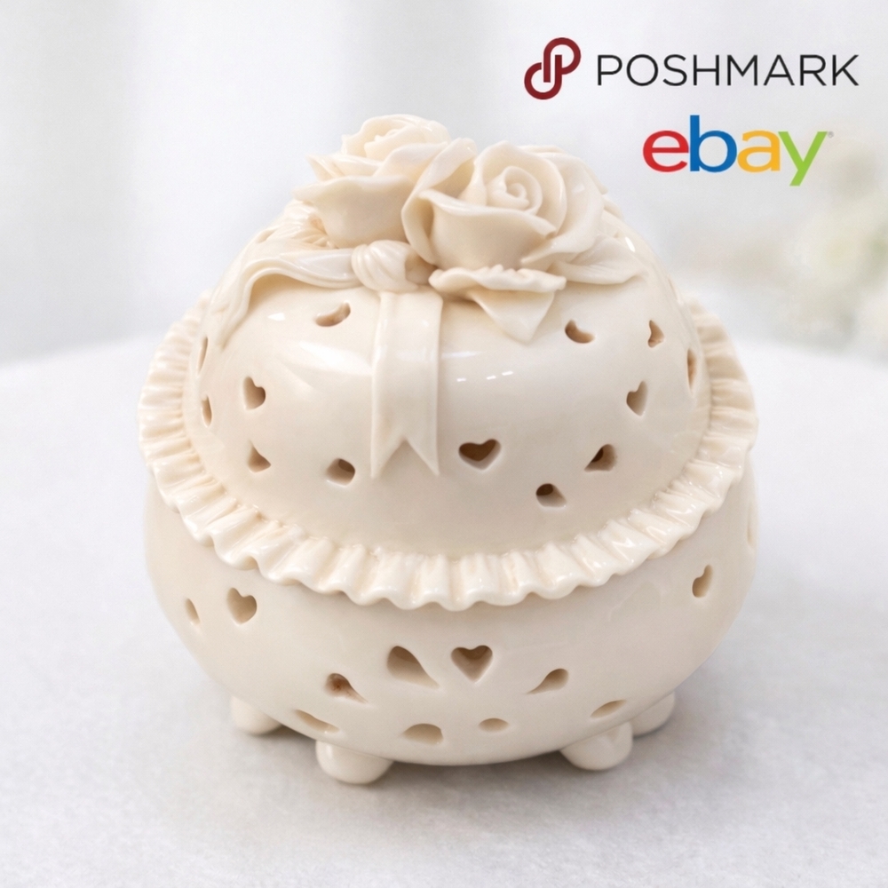 🌸 Elegant Ivory Ceramic Heart Potpourri Box with Roses – Decorative Keepsake 🌸 - Picture 1 of 6